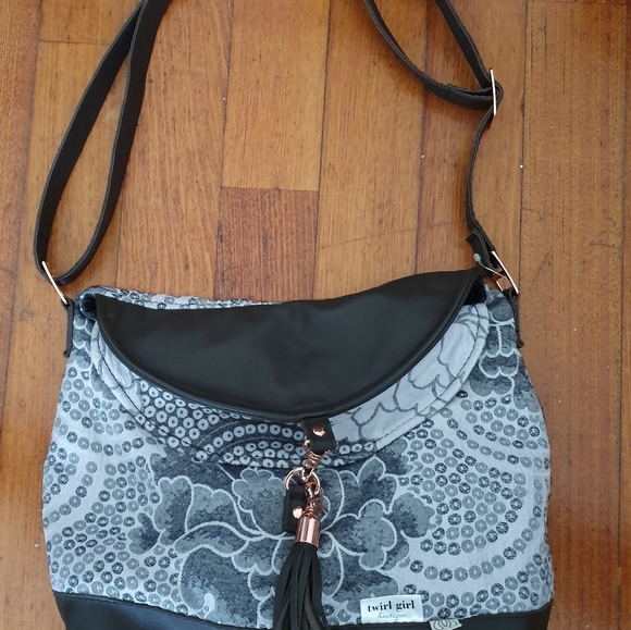 Women's cross body shoulder bag hook lock - Picture 2 of 9